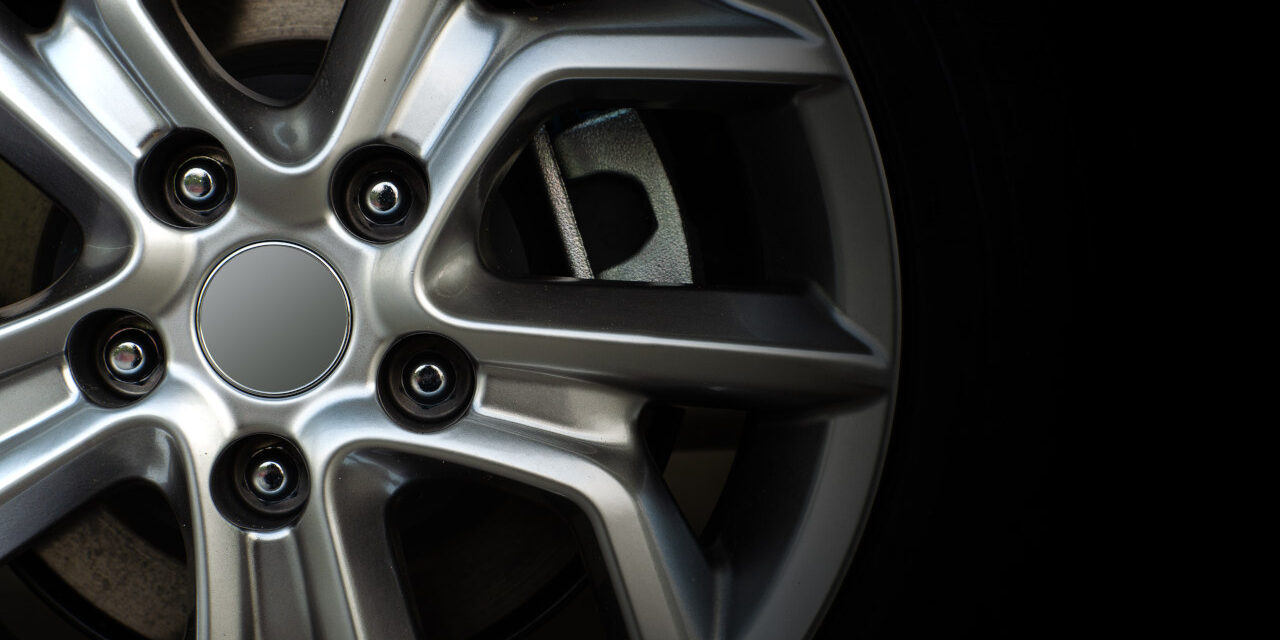 Jak zadbać o czystość felg aluminiowych w samochodzie?