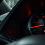 Auto odpala i od razu gaśnie – najczęstsze przyczyny i diagnostyka (immobilizer, paliwo, czujniki, przepustnica)
